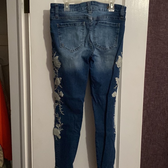 Kut from the Kloth embroidered jeans - Picture 7 of 7